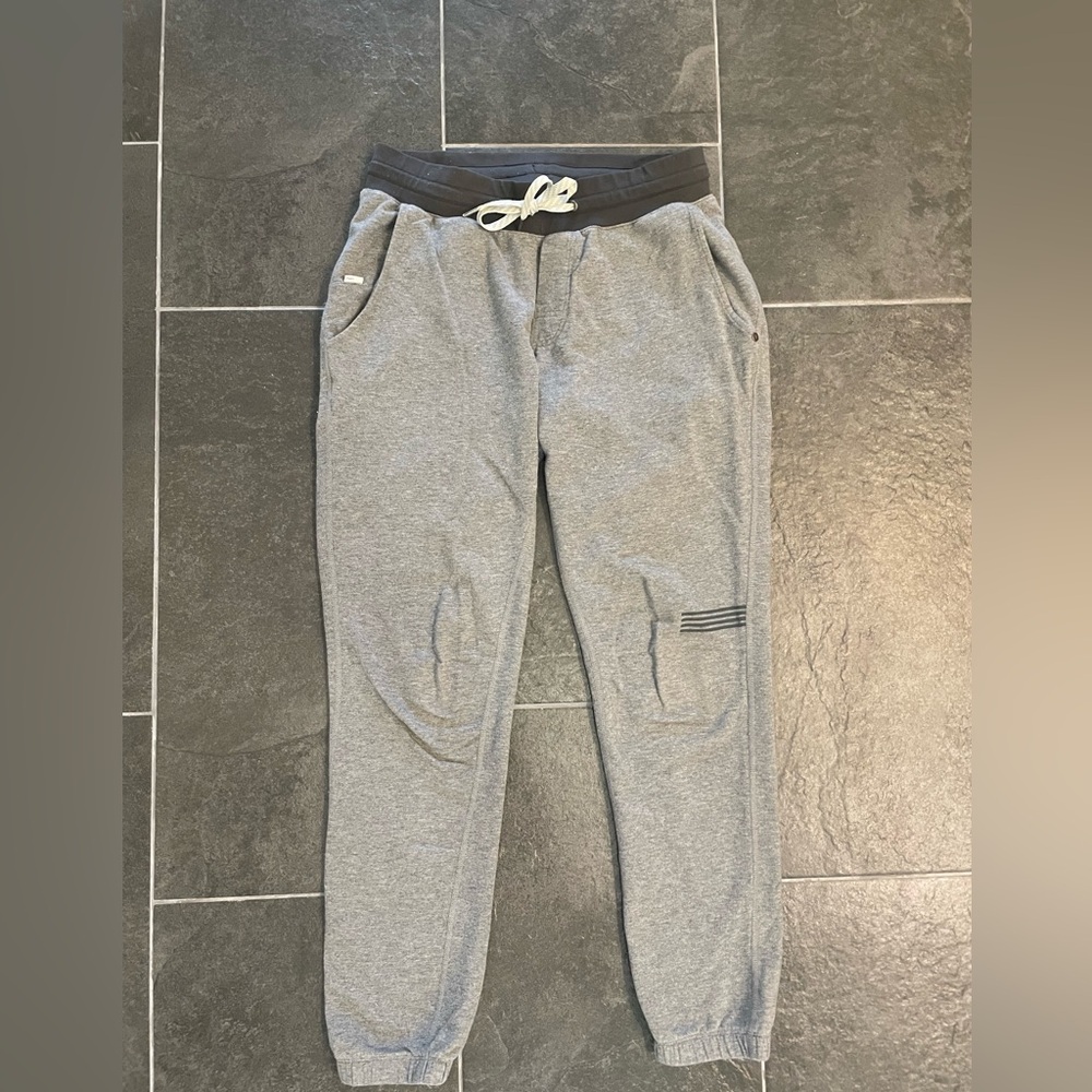 Small Vuori Women’s Grey Jogger Sweatpants